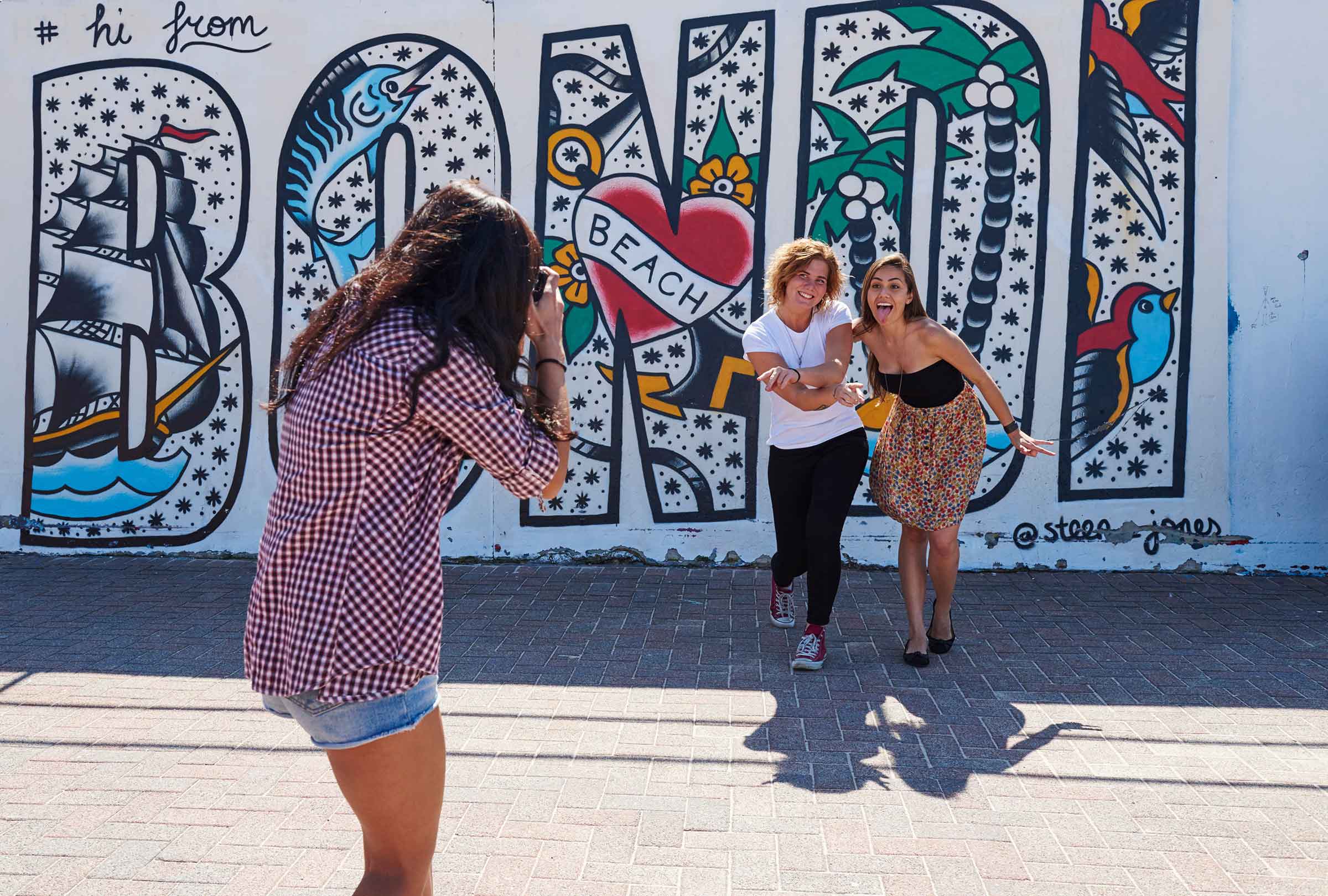 daily-sydney-tours-1200-2400-web-bondi-beach-street-art